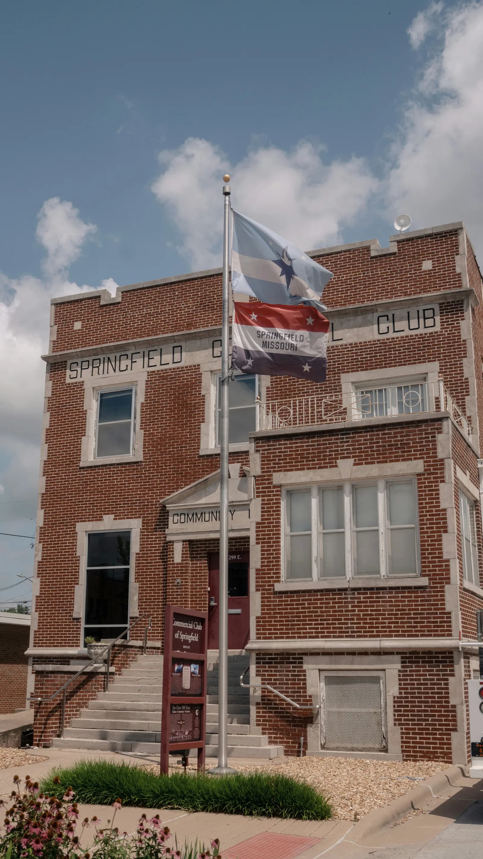 A brick building in downtown Springfield, Missouri flying the city flag